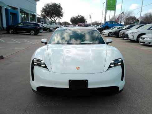 Used 2022 Porsche Taycan image 2