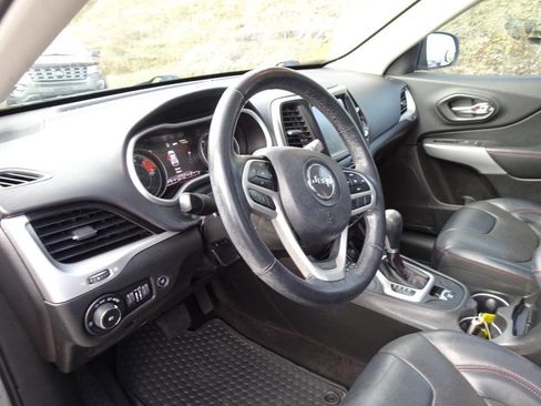 Used 2017 Jeep Cherokee Trailhawk image 17