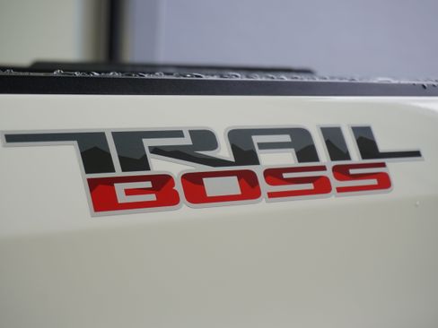 Used 2021 Chevrolet Silverado 1500 Custom Trail Boss w/ Safety Confidence Package AWD/4WD image 8