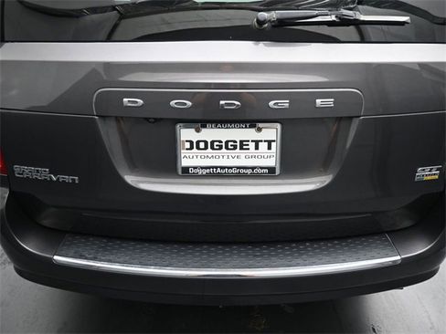 Used 2019 Dodge Grand Caravan GT image 12