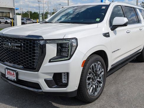Used 2023 GMC Yukon XL Denali Ultimate AWD/4WD image 4