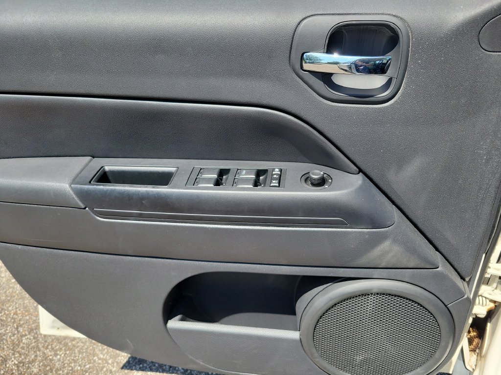 Used 2009 Jeep Patriot Sport FWD image 23