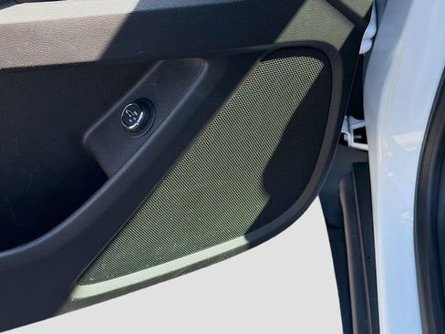 Used 2020 Chevrolet Traverse LT image 25