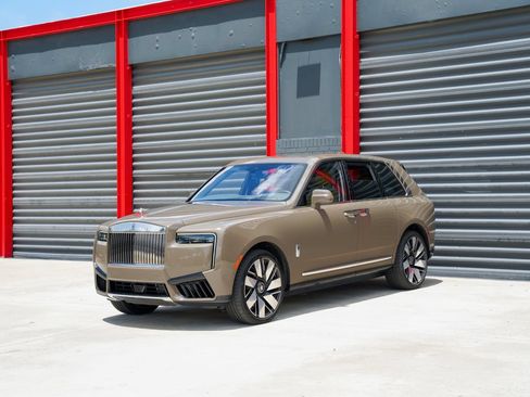 Used 2025 Rolls-Royce Cullinan AWD/4WD image 1