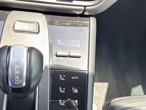 Used 2022 Porsche Macan AWD/4WD image 43