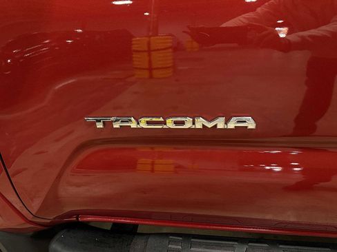 Certified 2020 Toyota Tacoma SR5 image 25