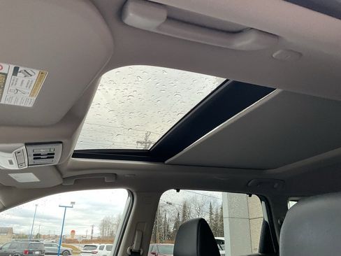 Used 2023 Nissan Rogue SV w/ SV Premium B Package image 11