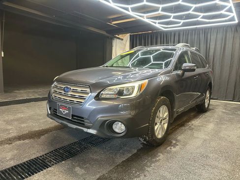 Used 2017 Subaru Outback 2.5i Premium image 3