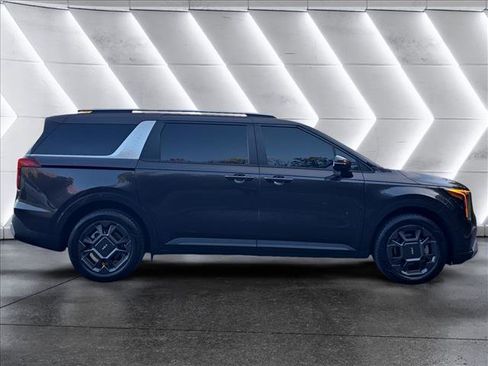 Used 2025 Kia Carnival EX image 6