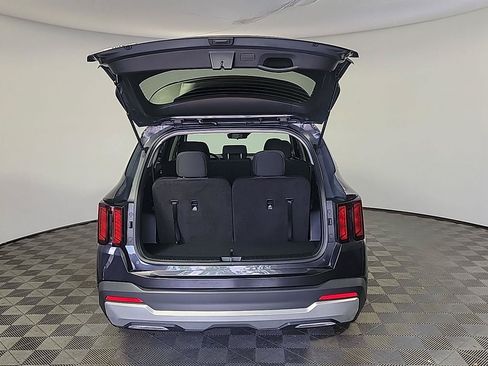 Certified 2025 Kia Sorento LX FWD image 6