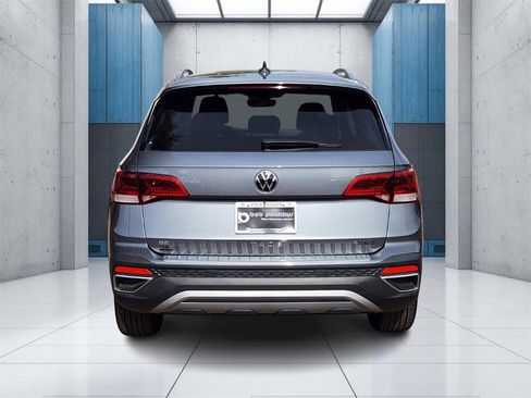 Used 2024 Volkswagen Taos SE image 28