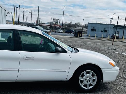 Used 2007 Ford Taurus SE FWD image 7