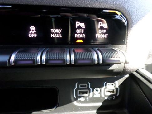 Used 2022 RAM 1500 Big Horn w/ Built-to-serve Edition image 15