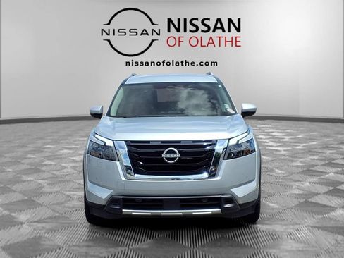 Used 2025 Nissan Pathfinder SL FWD image 32