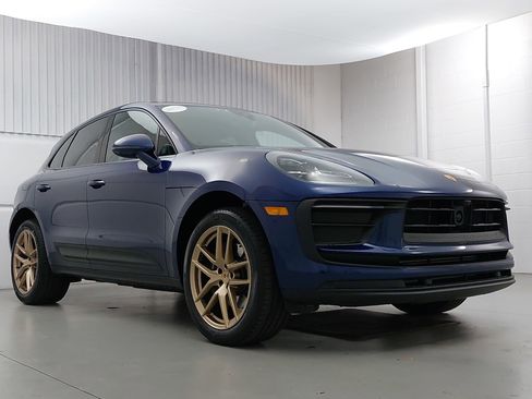 Certified 2026 Porsche Macan image 9