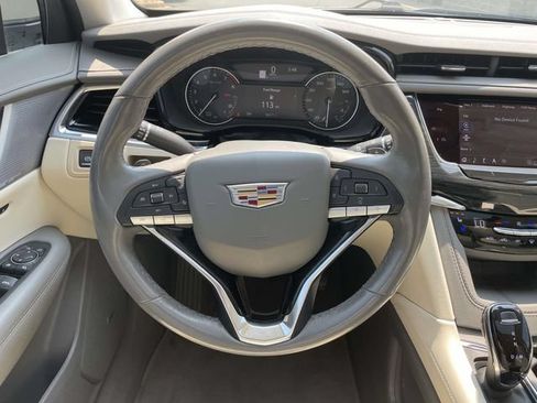 Used 2023 Cadillac XT6 Premium Luxury FWD image 18