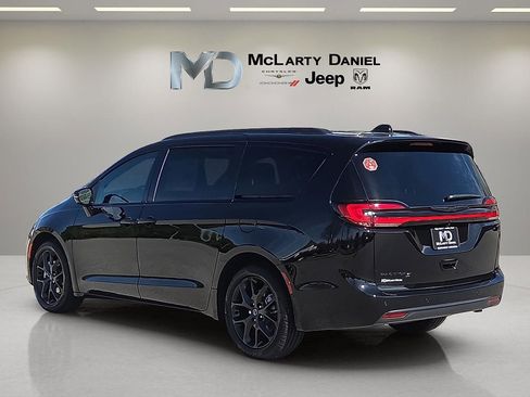 New 2026 Chrysler Pacifica Select w/ S Appearance Package image 4