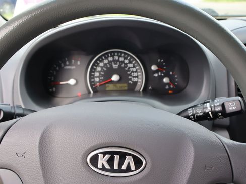 Used 2009 Kia Sedona LX w/ PWR Pkg image 16