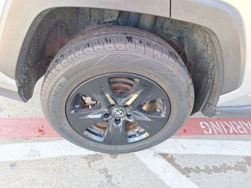 Used 2022 Toyota RAV4 XLE image 11