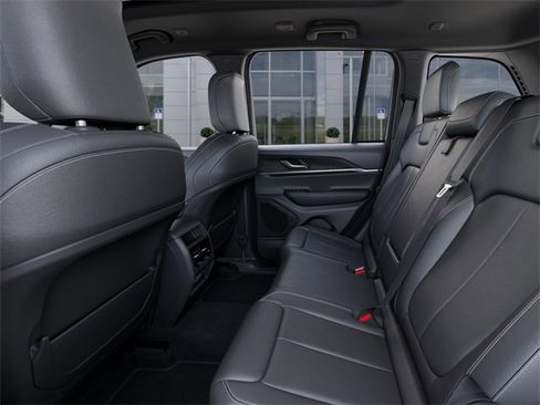 New 2025 Jeep Grand Cherokee Limited w/ Trailer Tow Package image 23