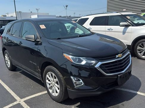 Used 2019 Chevrolet Equinox LS w/ LS Convenience Package FWD image 4