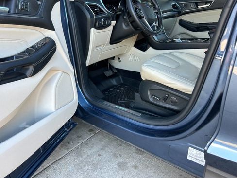 Used 2019 Ford Edge Titanium w/ Cold Weather Package AWD/4WD image 3