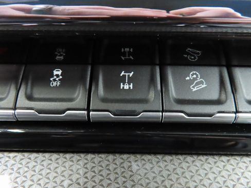 Used 2024 Chevrolet Silverado 2500 ZR2 w/ Technology Package image 71