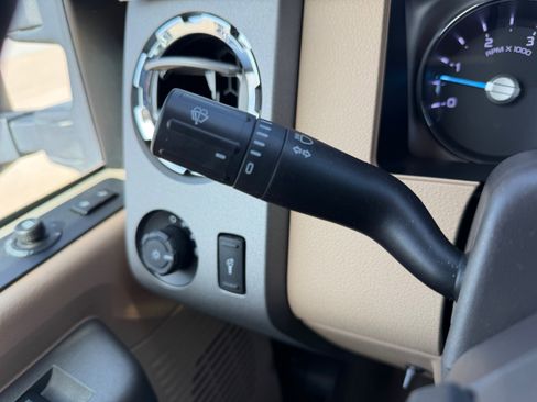 Used 2011 Ford F250 Lariat w/ Lariat Interior Pkg RWD image 24
