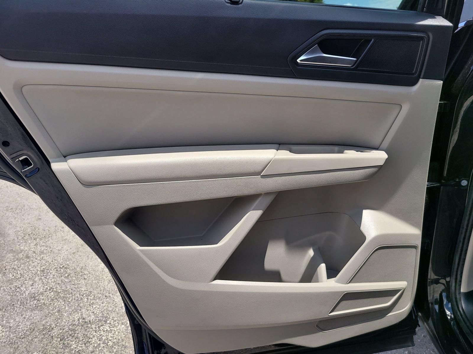 Used 2021 Volkswagen Atlas SE w/ Towing Package FWD image 8