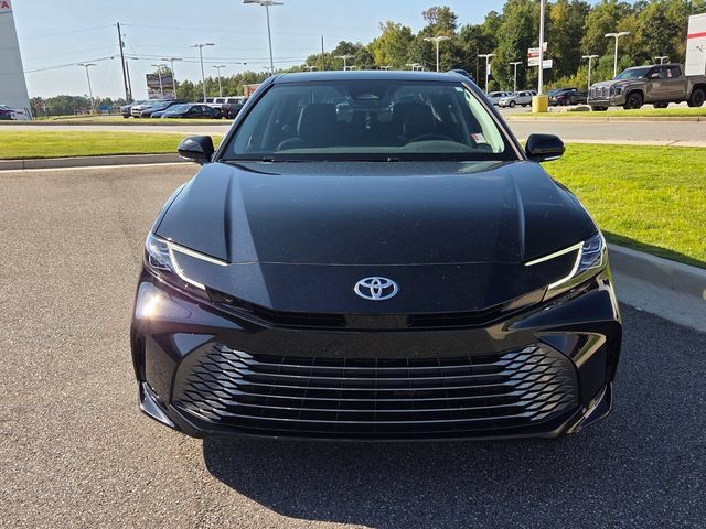 Used 2025 Toyota Camry XLE FWD image 2