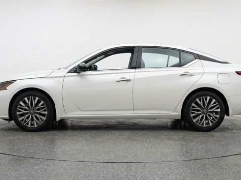 Used 2025 Nissan Altima 2.5 SV image 5
