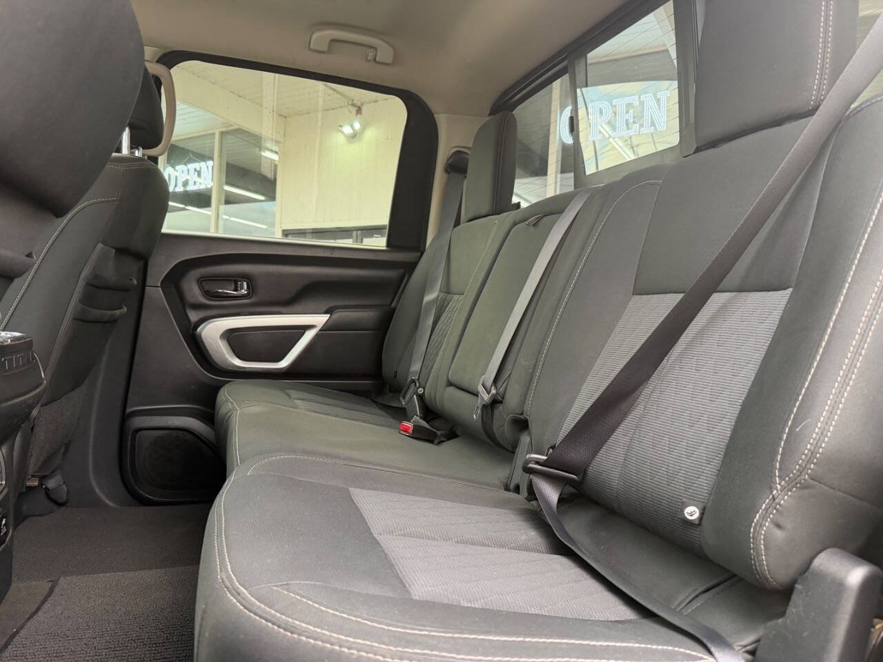 Used 2017 Nissan Titan SV AWD/4WD image 22
