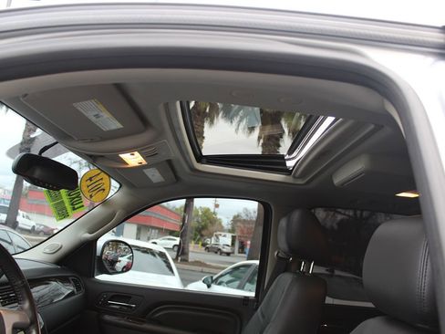 Used 2014 GMC Yukon XL Denali image 20