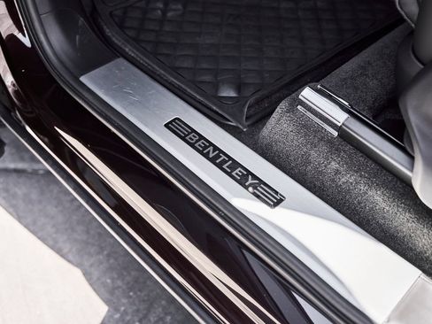 Used 2022 Bentley Bentayga AWD/4WD image 34