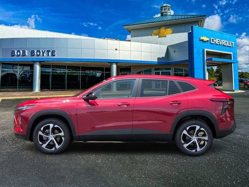New 2026 Chevrolet Trax RS w/ Driver Confidence Package FWD image 2