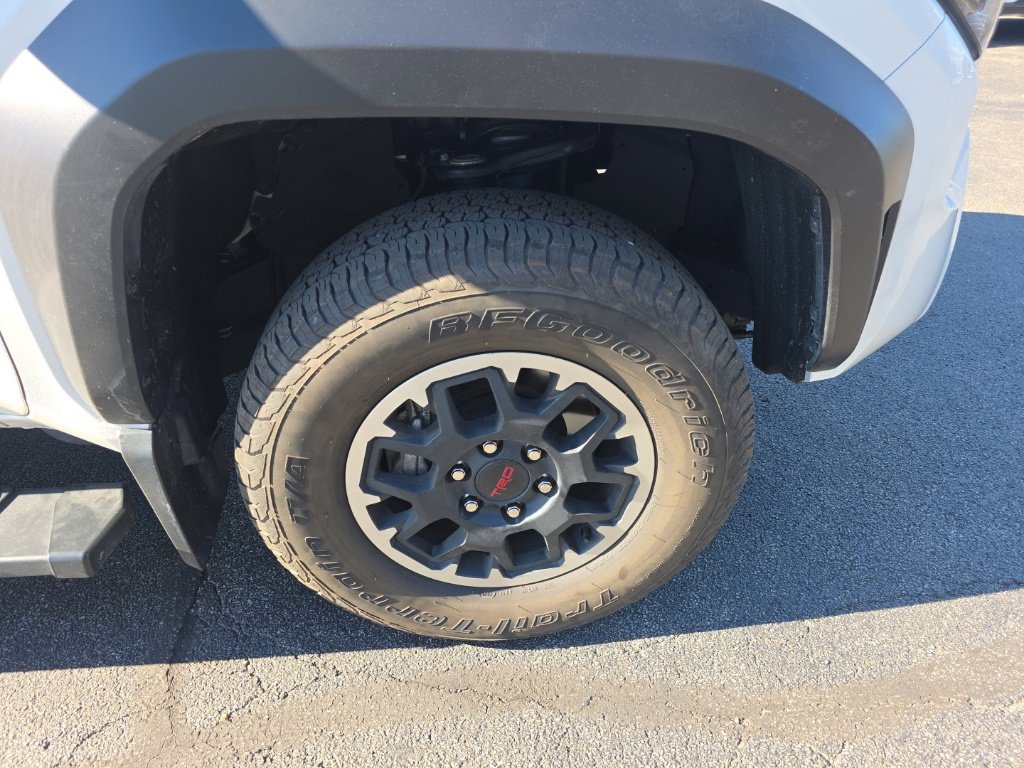 Used 2025 Toyota Tacoma TRD Off-Road AWD/4WD image 11