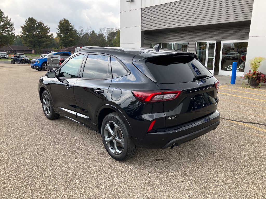 Used 2024 Ford Escape ST-Line w/ Tech Pack #1 AWD/4WD image 9