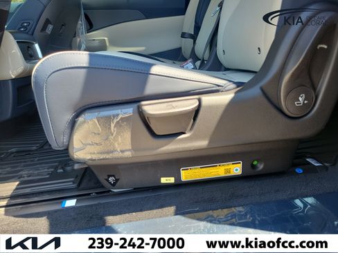 New 2026 Kia Carnival EX FWD image 14
