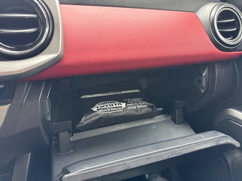 Used 2018 Toyota Tacoma SR5 AWD/4WD image 29