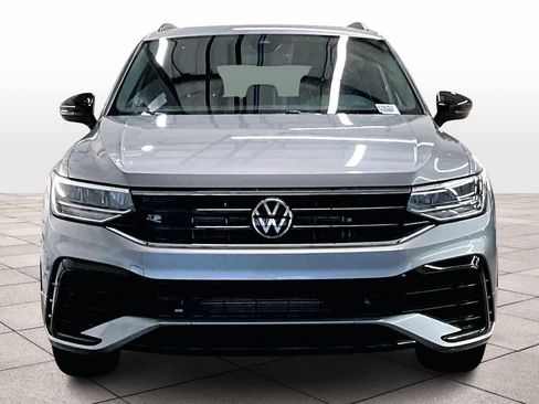 Used 2022 Volkswagen Tiguan SE R-Line image 3
