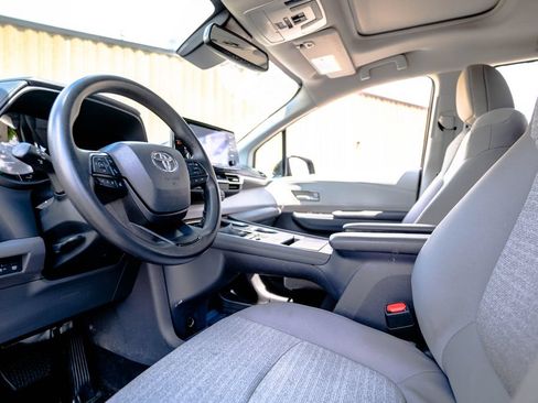 Used 2024 Toyota Sienna LE w/ LE Plus Package AWD/4WD image 5