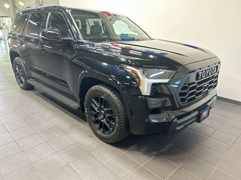 Used 2024 Toyota Sequoia SR5 w/ SR5 Premium Package AWD/4WD image 2