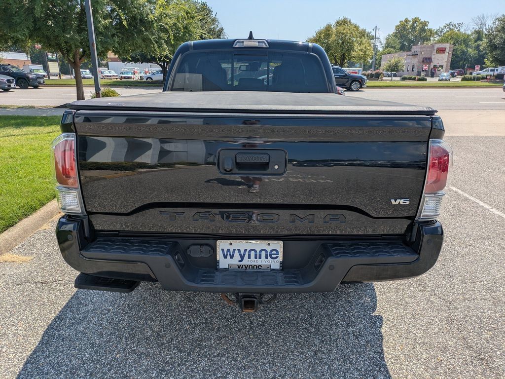 Used 2020 Toyota Tacoma TRD Sport w/ TRD Premium Sport Package AWD/4WD image 5