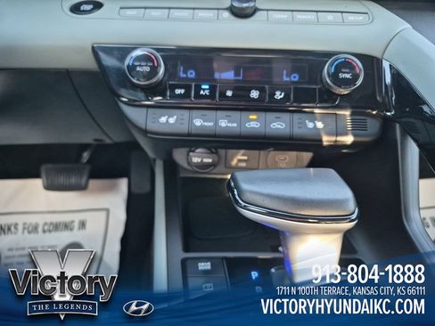 Used 2024 Hyundai Elantra Limited FWD image 19