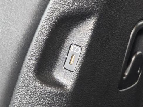 Used 2023 Kia Telluride S image 24