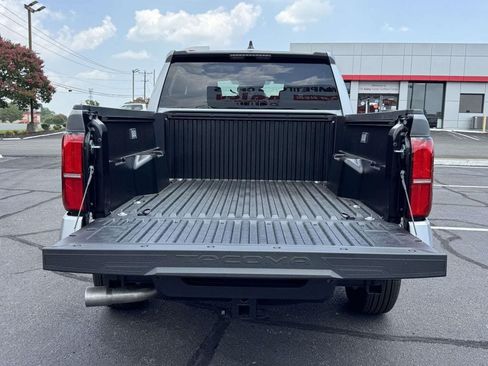 Used 2026 Toyota Tacoma SR5 AWD/4WD image 17