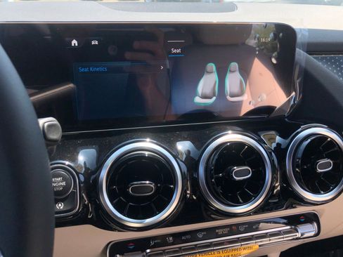 New 2025 Mercedes-Benz GLA 250 4MATIC image 23