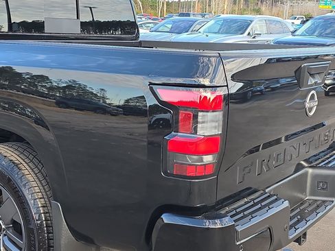 Used 2025 Nissan Frontier SV w/ SV Convenience Package image 35