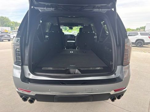 Used 2025 Chevrolet Suburban Premier AWD/4WD image 36