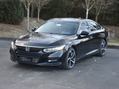 Used 2019 Honda Accord Sport image 2